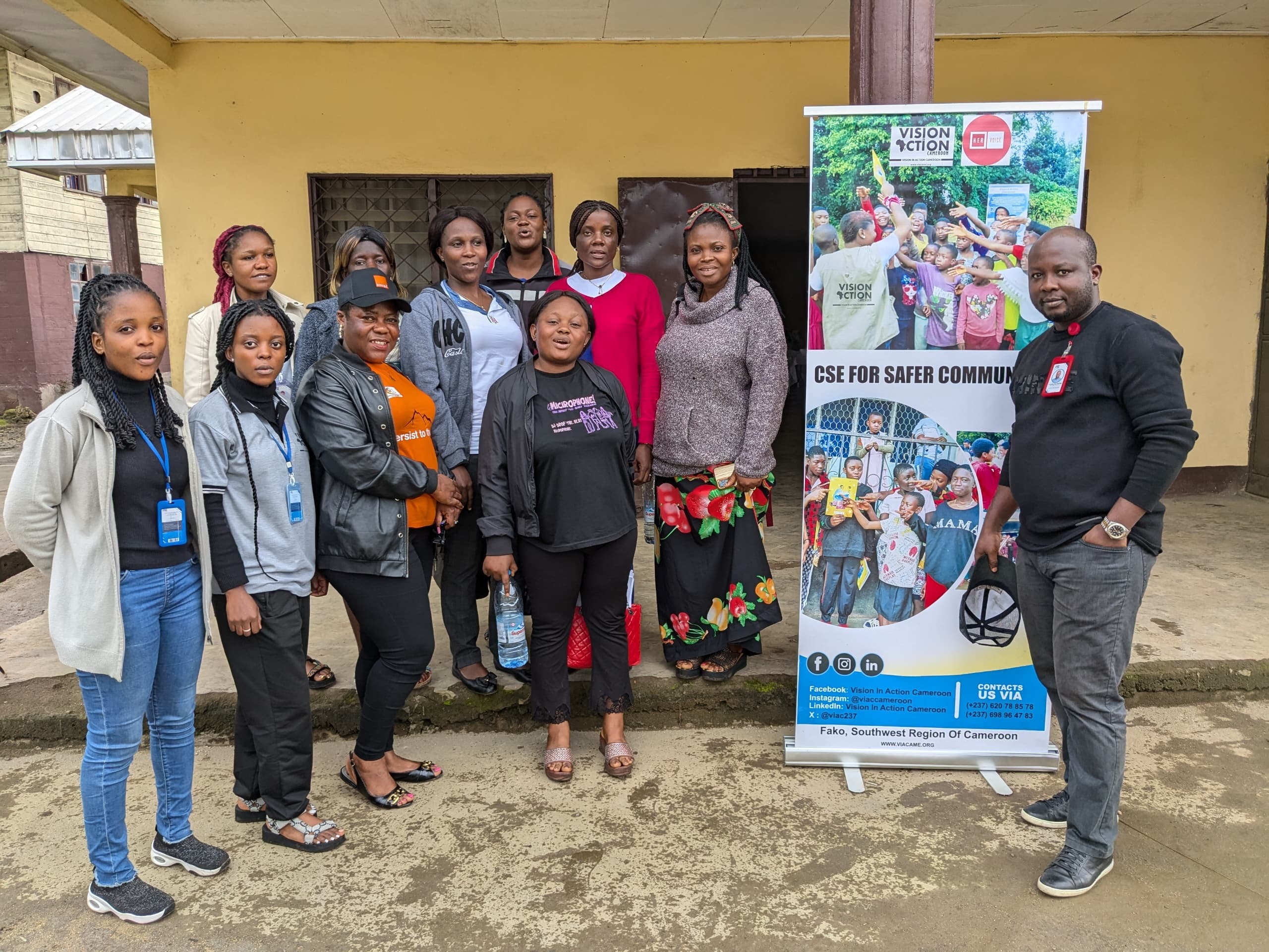 Participants in a group picture  with trainers after training